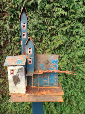 Henny Korten - Blauwe haven (In garden)(Metal: Iron: Rusted)